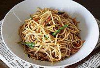 肉丝炒面的做法