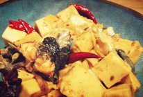 鱼头炖冻豆腐的做法