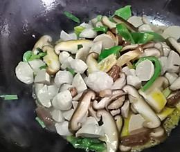 蘑菇炒猪肉丸的做法