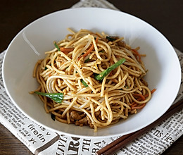 肉丝炒面的做法