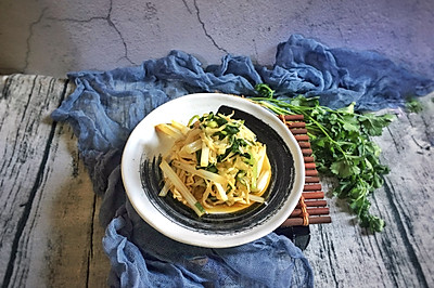 凉拌芹菜豆芽