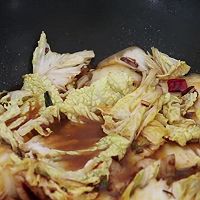 白菜怎么做才好吃，20年的老厨师教我，学会这招，比吃肉还过瘾的做法图解4