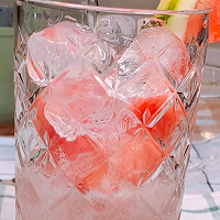 西瓜草莓气泡水＃豆果VLOG美食挑战赛#的做法图解6