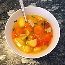 土豆萝卜番茄肉汤