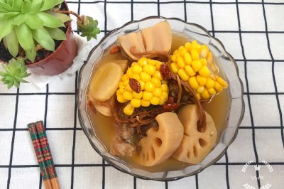 虫草花玉米煲猪骨汤-适合秋季的汤水