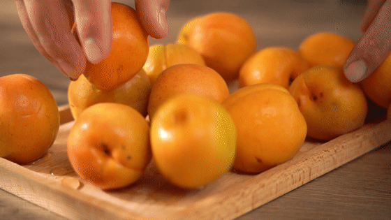 自制无添加的美味果酱——杏子果酱的做法图解2