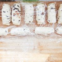 蜜豆桑葚卷的做法图解9