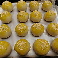 #健康甜蜜烘焙料理#南瓜芋圆代替鸭蛋黄做的蛋黄酥的做法图解23