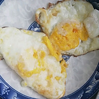 网红快手美味荷包蛋焖面的做法图解2