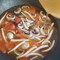 #福气年夜菜#西红柿豆腐菌菇汤的做法图解7