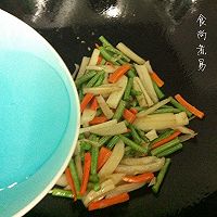 藕条炒豆角的做法图解8