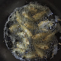 油炸小鲫鱼的做法图解2