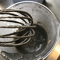 紫不溜丢自制的黑芝麻椰奶雪糕的做法图解1