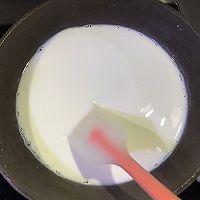 只需一口锅，三种原料，五分钟快手甜品-牛奶麻薯的做法图解3