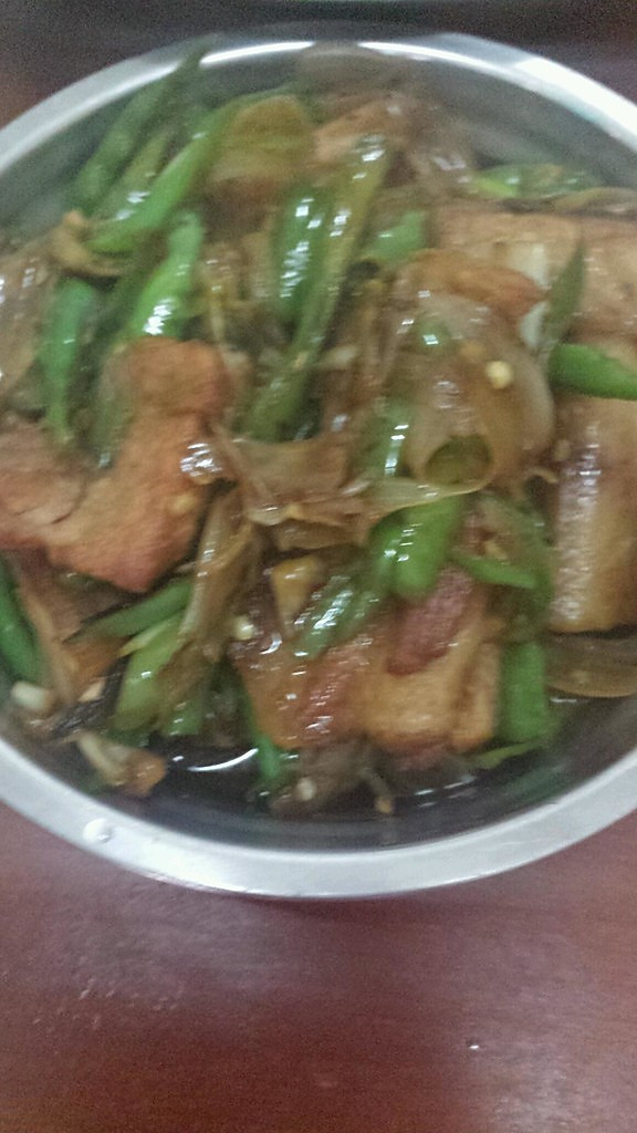 大蒜头炒肉（其实不知道普通话叫什么）