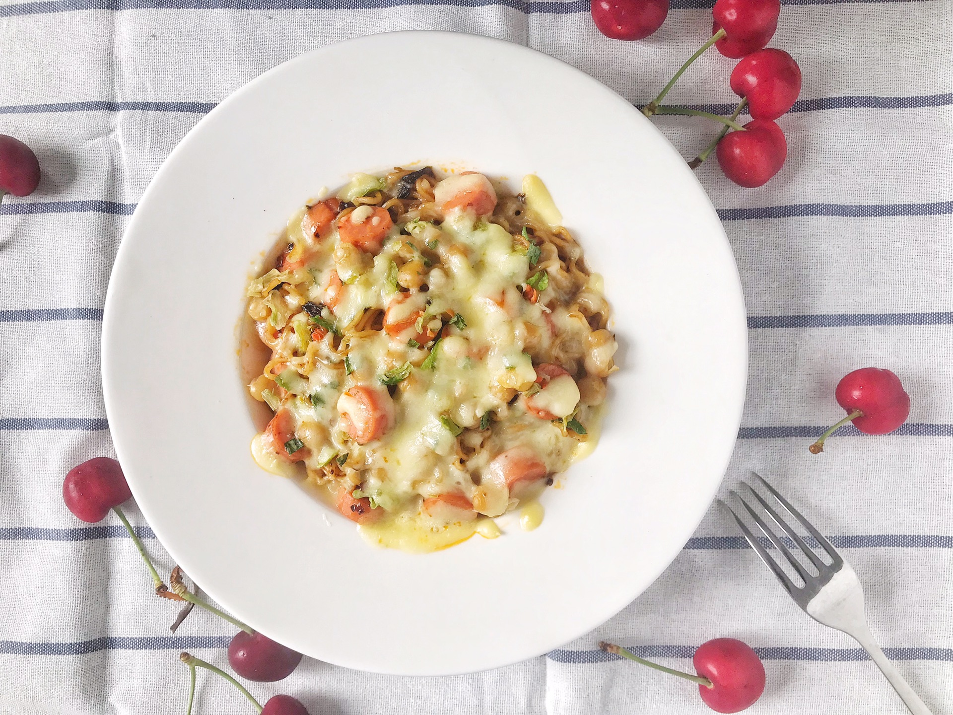 Baked instant noodles with cheese