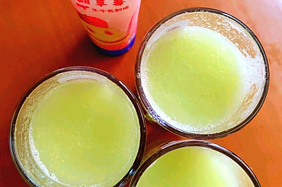 自制“超模水”—黄瓜青梨汁