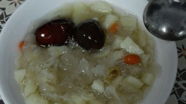 银耳马蹄红枣甜汤的做法