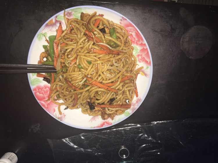 肉丝炒河粉的做法