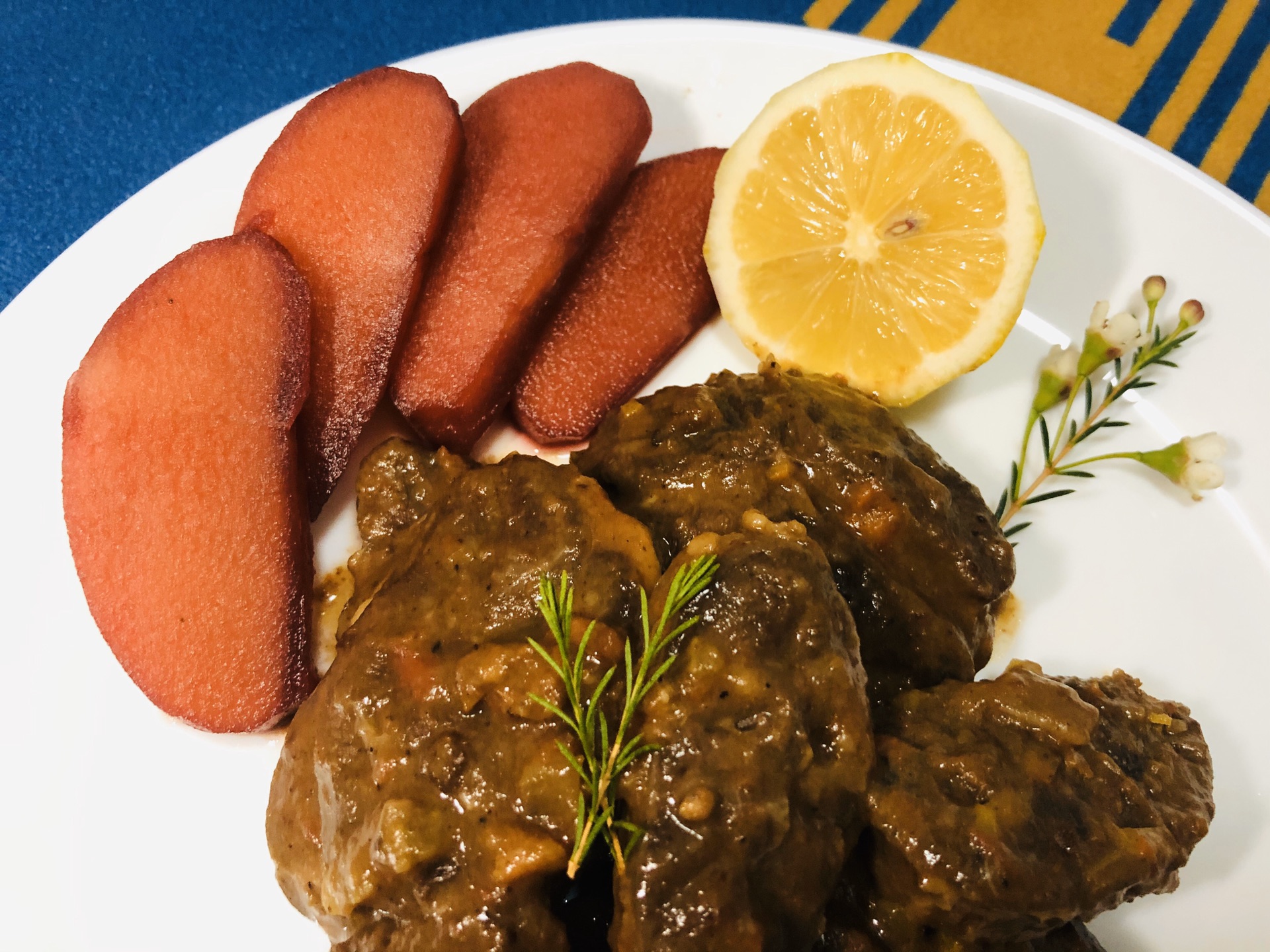 Braised beef tendon with French red wine