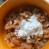 鸡胸肉炒蒜苔的做法图解2