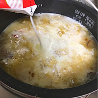 枸杞桃胶雪耳炖椰浆牛奶的做法图解5