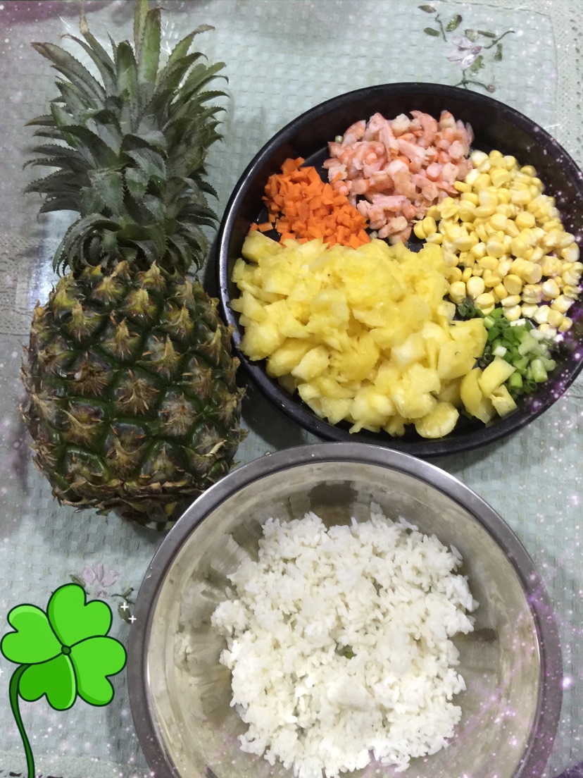 菠萝炒饭的做法图解1