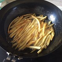【干煸土豆条】咸薯条的做法图解1