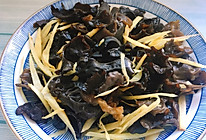 姜丝炒木耳的做法