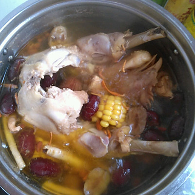 母鸡玉米老火汤