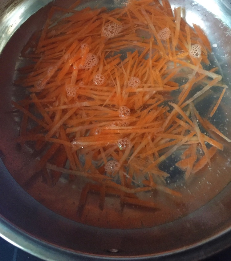凉拌干豆腐丝的做法图解2