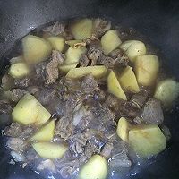 土豆炖牛腩的做法图解3