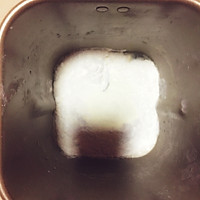 起酥牛角小面包的做法图解1