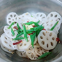 超下饭炝拌莲菜的做法图解5