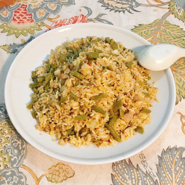 懒人版酸豆角肉沫炒饭的做法