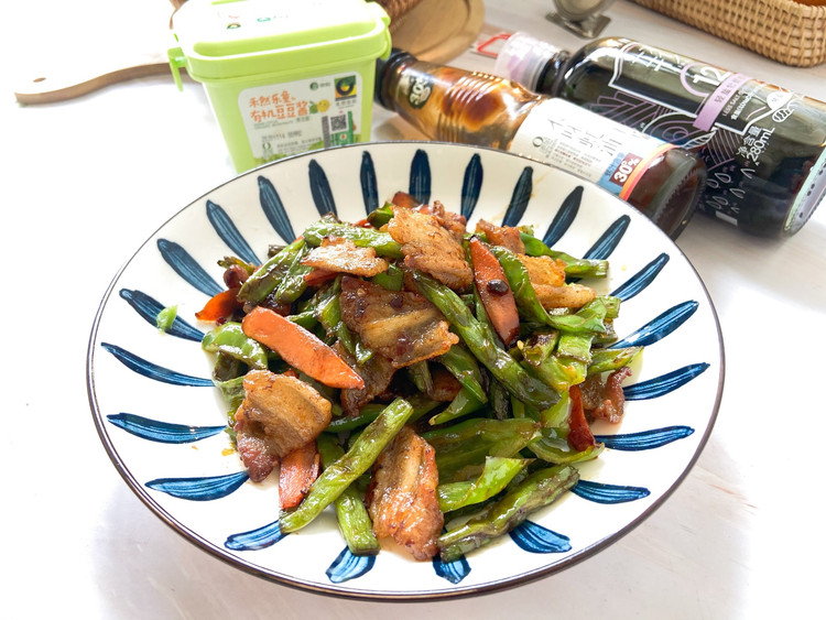 五花肉干煸豆角的做法