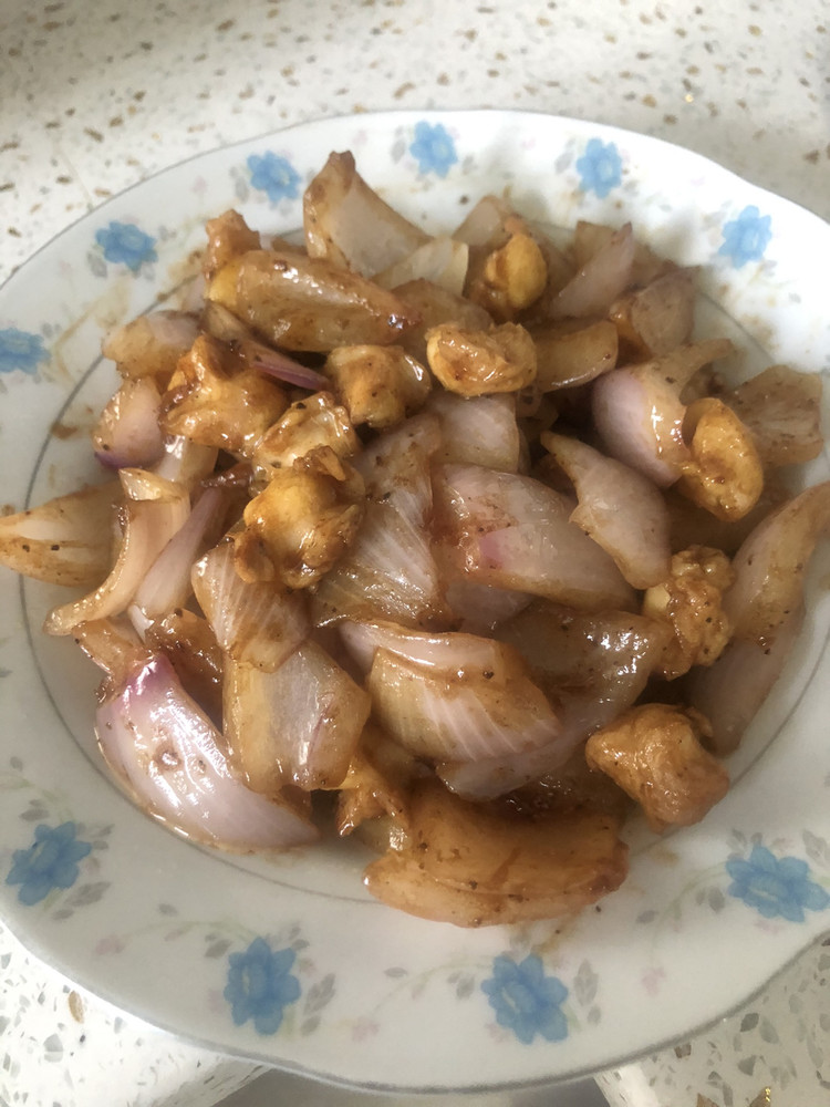 简单的洋葱炒膝软骨！也叫掌中宝的做法
