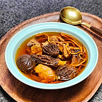 羊肚菌黑蒜汤的做法图解9