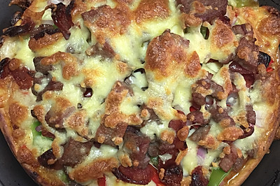 培根牛肉腊肠粒披萨
