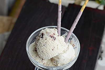蓝莓果酱冰淇淋