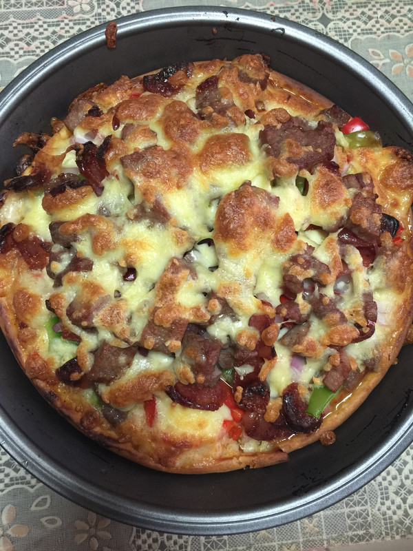 培根牛肉腊肠粒披萨