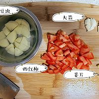 番茄土豆炖排骨+炒饼一锅出的做法图解2