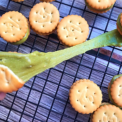 超长拉丝的纽扣牛扎饼干