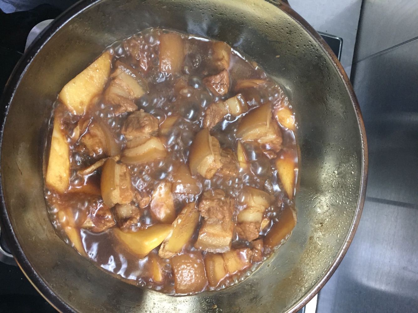 Braised pork in brown sauce
