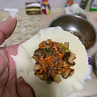 香菇牛肉虾仁胡萝卜馅饺子的做法图解8