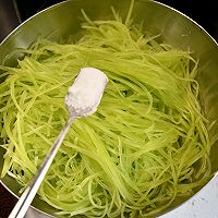 炝拌青笋的做法图解7