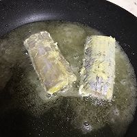 香的流口水的炸带鱼的做法图解4