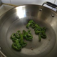 尖椒炒鸡蛋的做法图解4