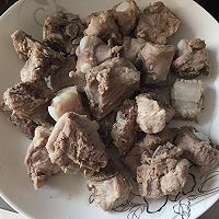 土豆烧排骨（香辣味）的做法图解1