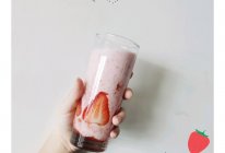 小可爱哒草莓奶昔～的做法
